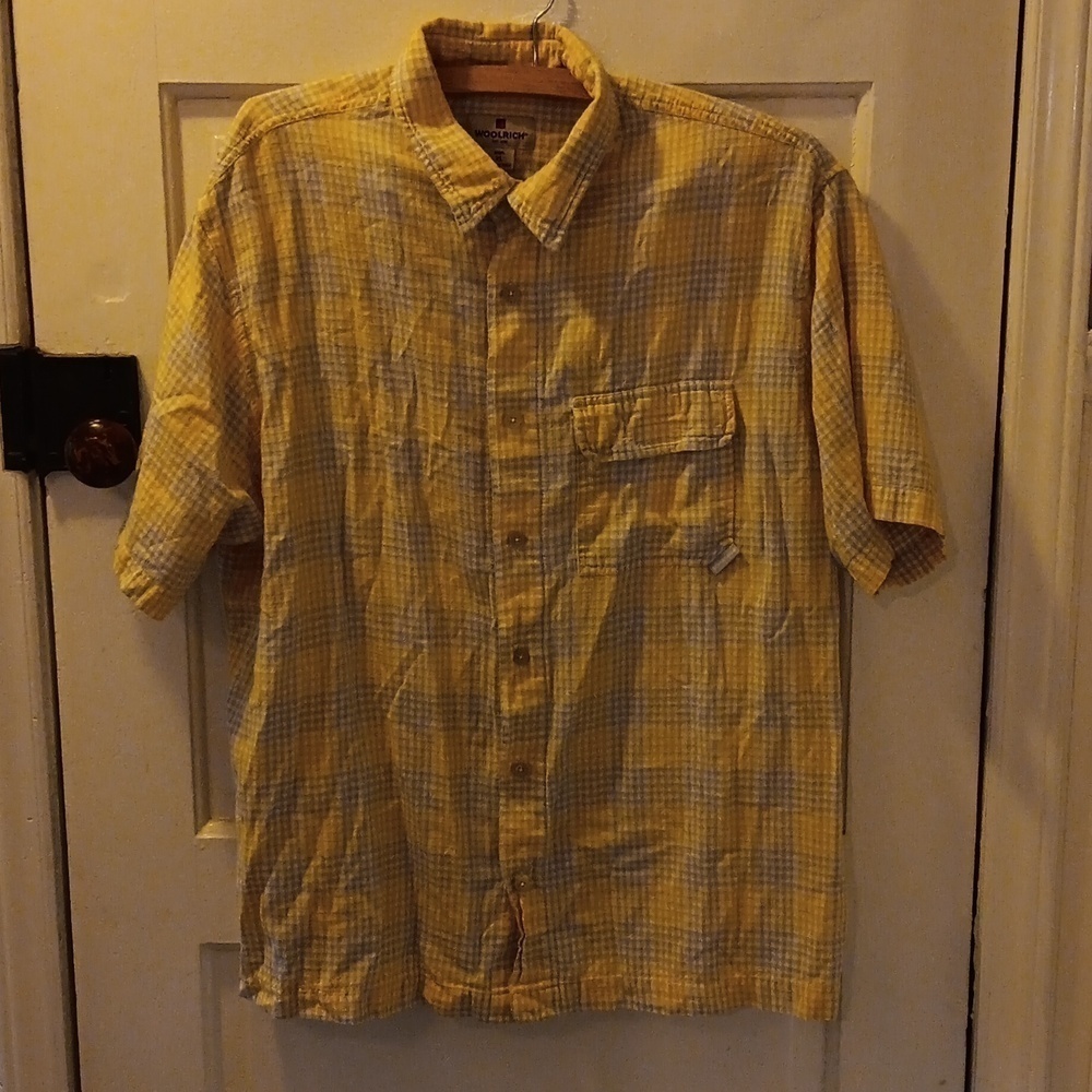 Men's XL Woolrich yellow button down casual shirt